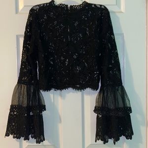 ⛄️3/$25 ⛄️ Lace top w flare sleeves